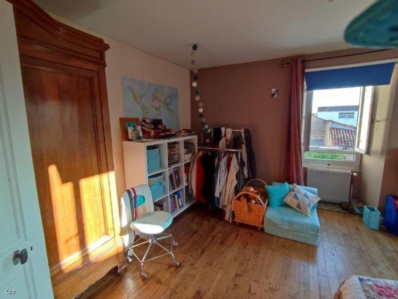 Maison - 212 m² - 7 pièces