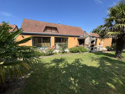 Maison traditionnelle - 228 m² - 7 pièces