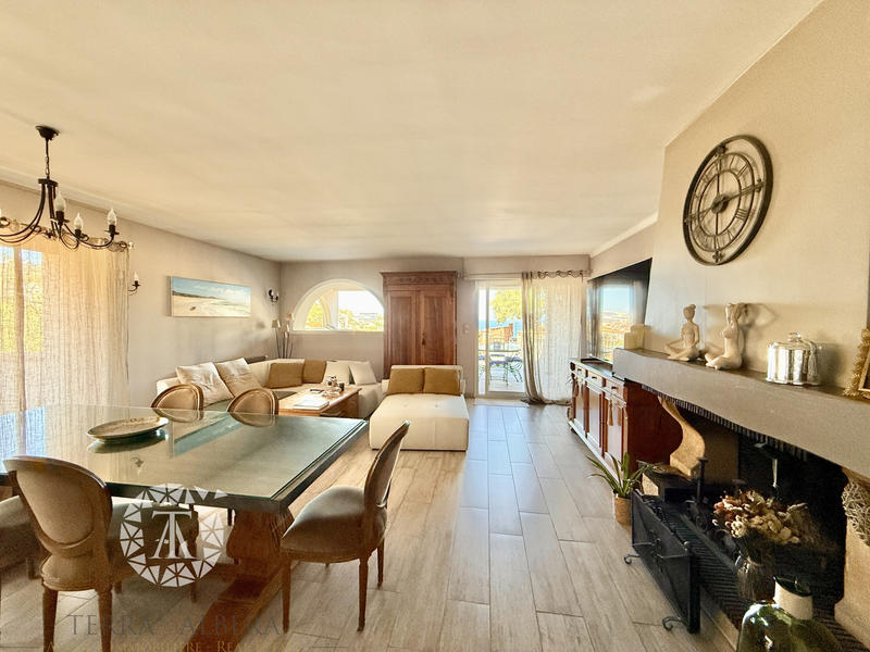 Villa - 254 m² - 10 pièces