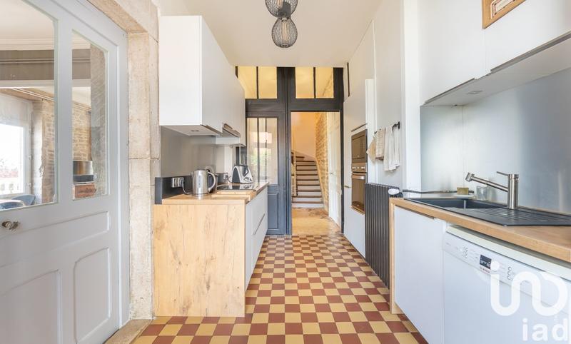 Maison - 234 m² - 7 pièces