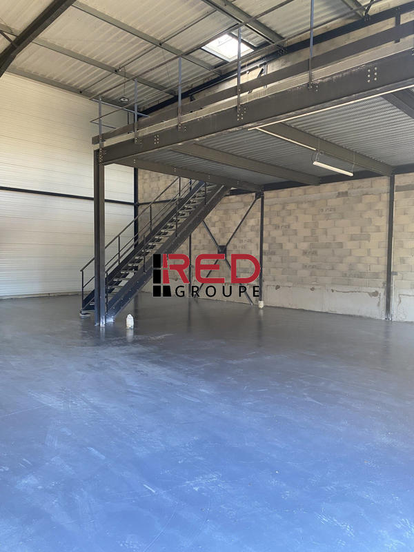 Local d'activités - 369 m²