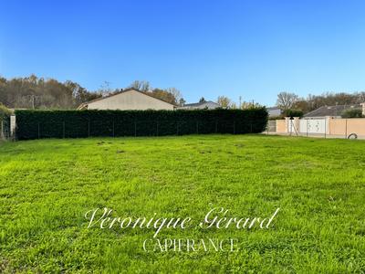 Terrain constructible - 600 m²