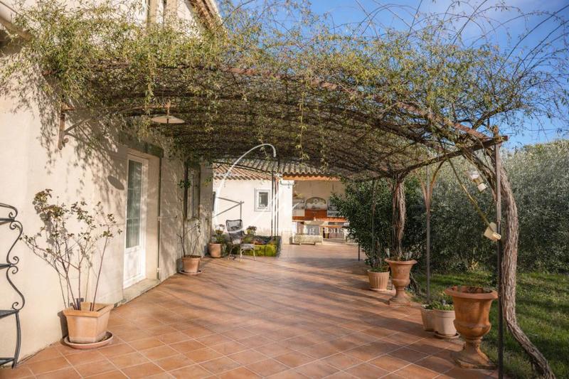 Propriété - 230 m² - 7 pièces