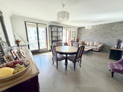 Appartement - 81 m² - 3 pièces