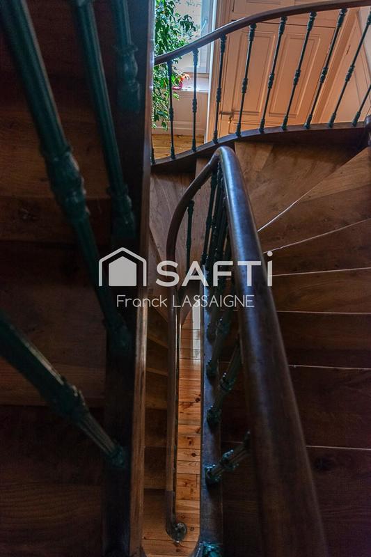 Maison - 387 m² - 15 pièces