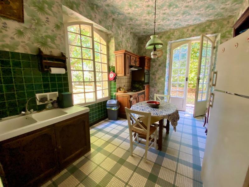 Propriété - 245 m² - 6 pièces