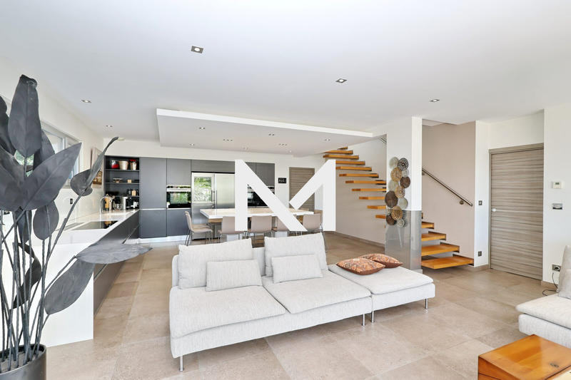 Maison contemporaine - 171 m² - 6 pièces