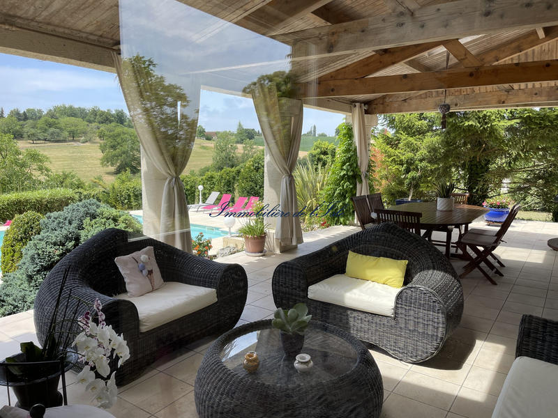 Maison - 285 m² - 8 pièces