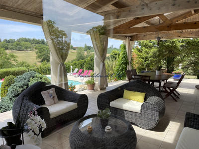 Maison - 285 m² - 8 pièces