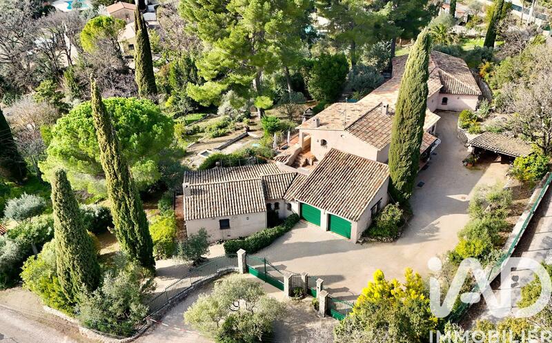 Maison - 290 m² - 5 pièces