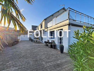 Maison - 180 m² - 8 pièces