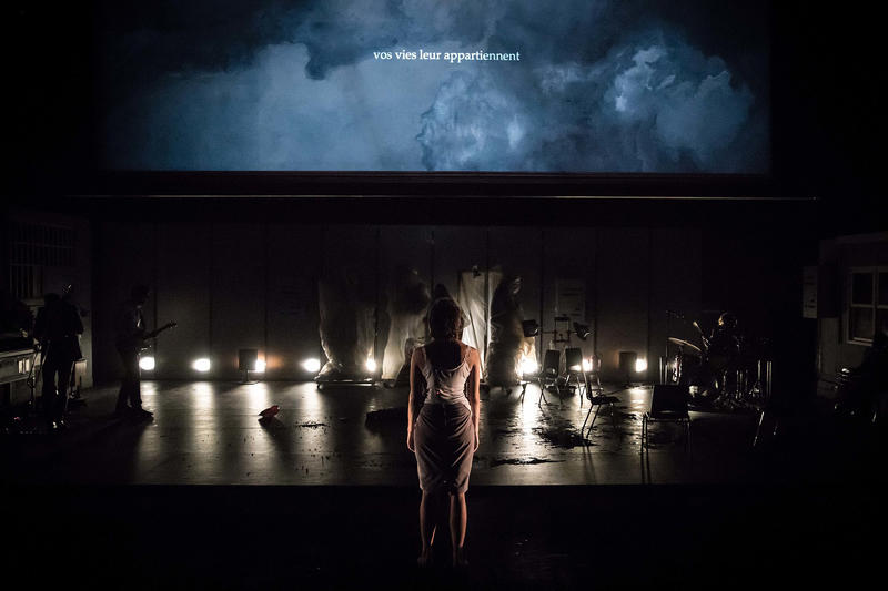 &quot;France-Fantôme&quot; Tiphaine Raffier - la femme coupée en deux