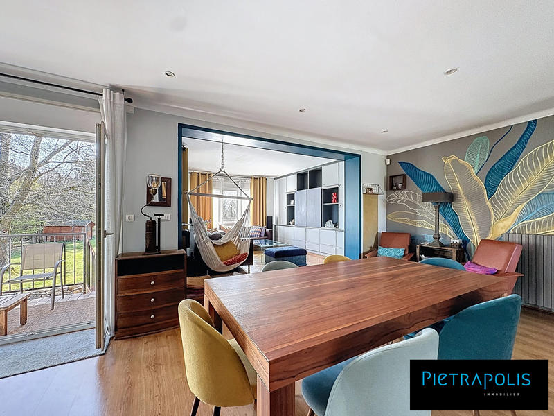 Maison - 260 m² - 8 pièces