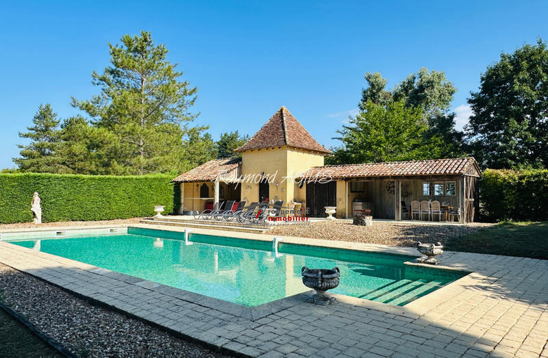 Maison - 390 m² - 14 pièces