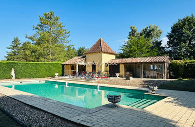 Maison - 390 m² - 14 pièces