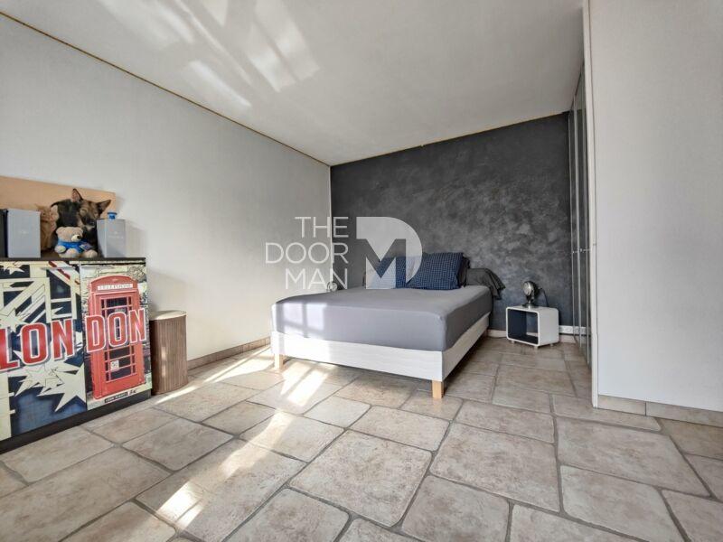 Maison - 200 m² - 8 pièces