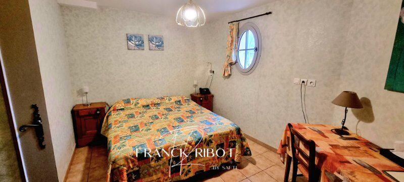 Local commercial - 738 m² - 37 pièces