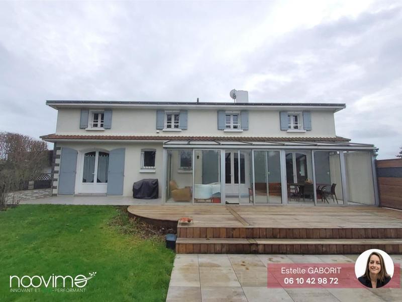 Maison - 200 m² - 9 pièces