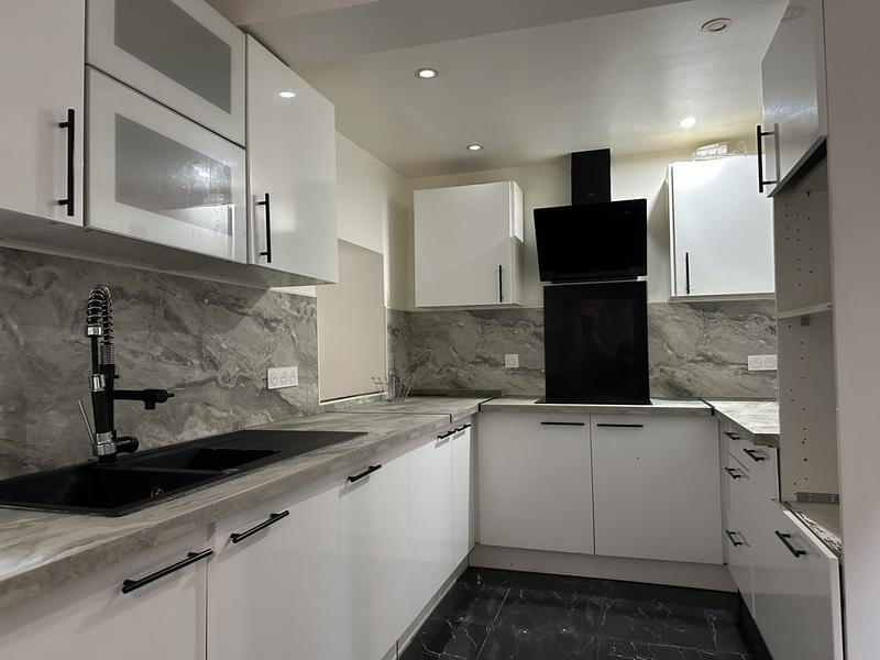 Maison - 202 m² - 9 pièces