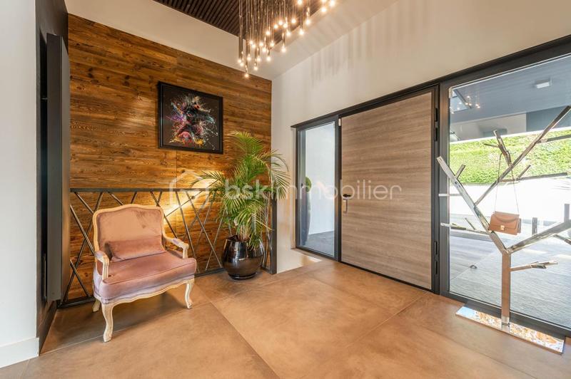 Villa - 300 m² - 7 pièces