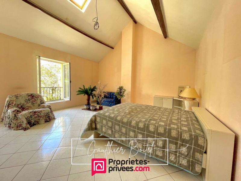 Maison - 300 m² - 11 pièces