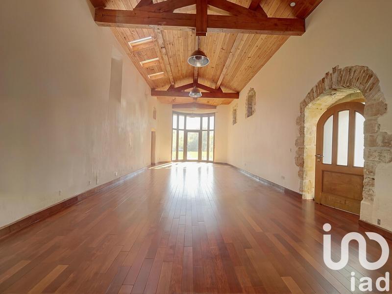 Maison - 1 828 m² - 50 pièces