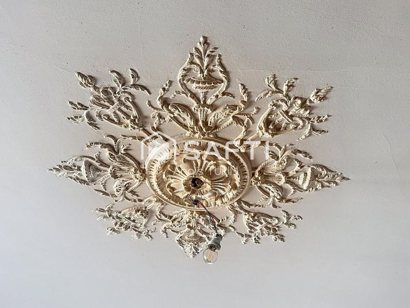 Maison - 180 m² - 9 pièces