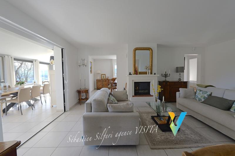 Maison - 195 m² - 9 pièces