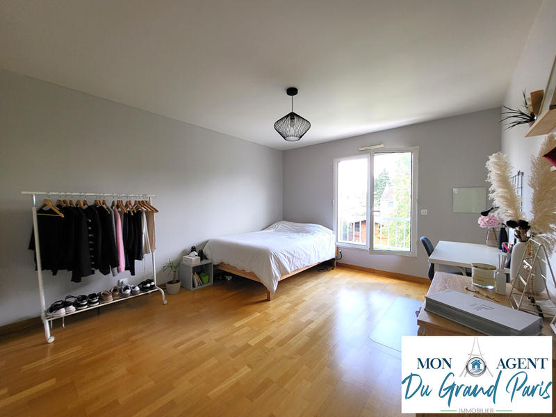 Maison - 216 m² - 10 pièces