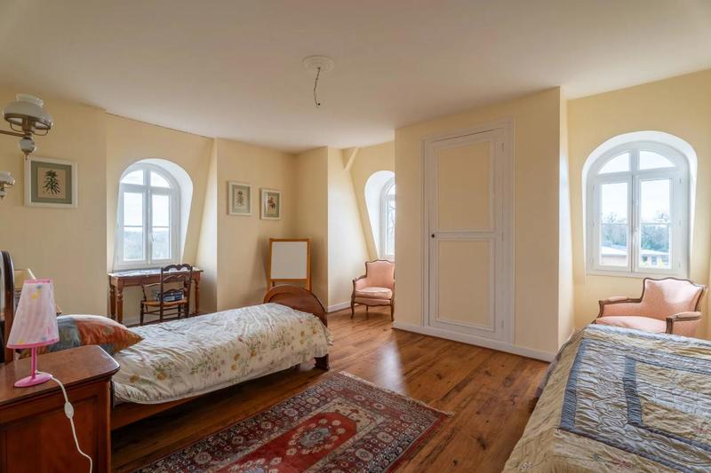 Château - 370 m² - 11 pièces