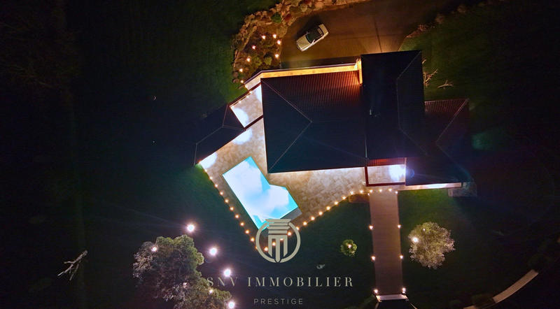 Maison - 276 m² - 9 pièces