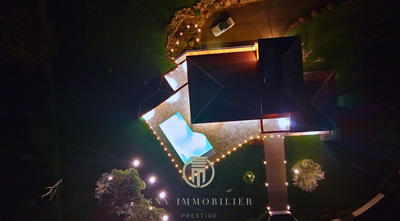 Maison - 276 m² - 9 pièces