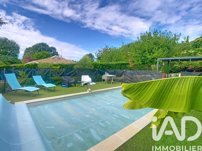 Maison - 238 m² - 8 pièces