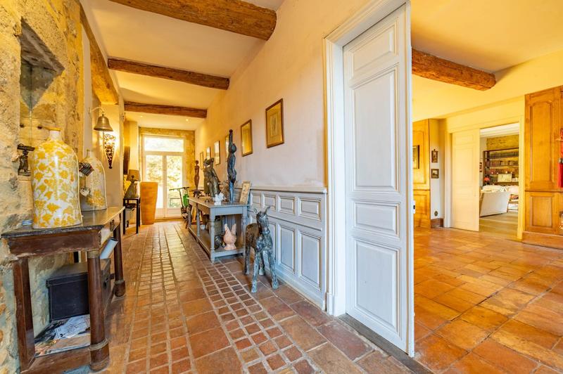 Maison - 480 m² - 13 pièces