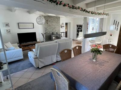 Maison - 218 m² - 7 pièces