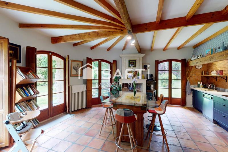 Maison - 327 m² - 9 pièces