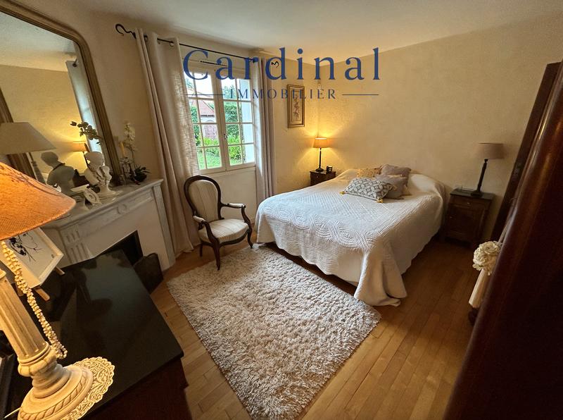 Maison - 220 m² - 13 pièces