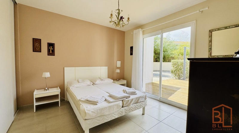 Maison traditionnelle - 274 m² - 11 pièces