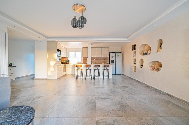 Maison contemporaine - 199 m² - 6 pièces