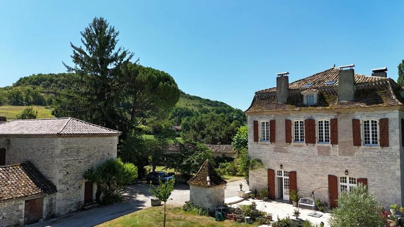 Maison de maîtres - 639 m² - 18 pièces