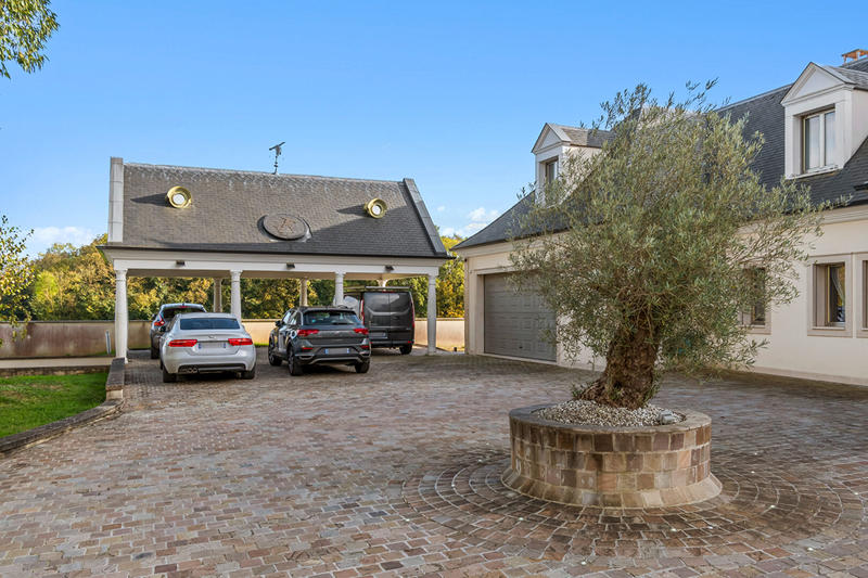 Villa - 471 m² - 15 pièces