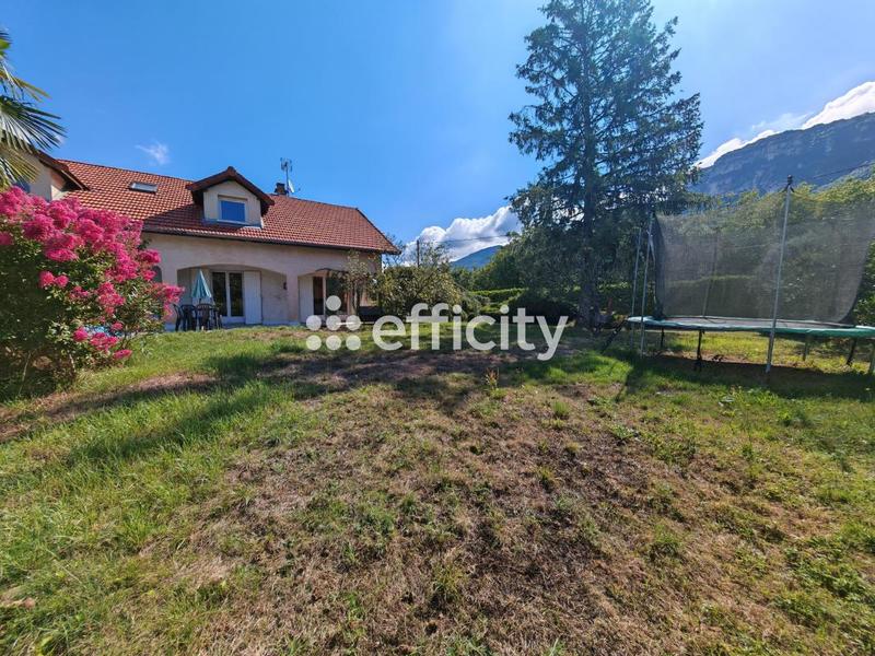 Maison - 233 m² - 7 pièces