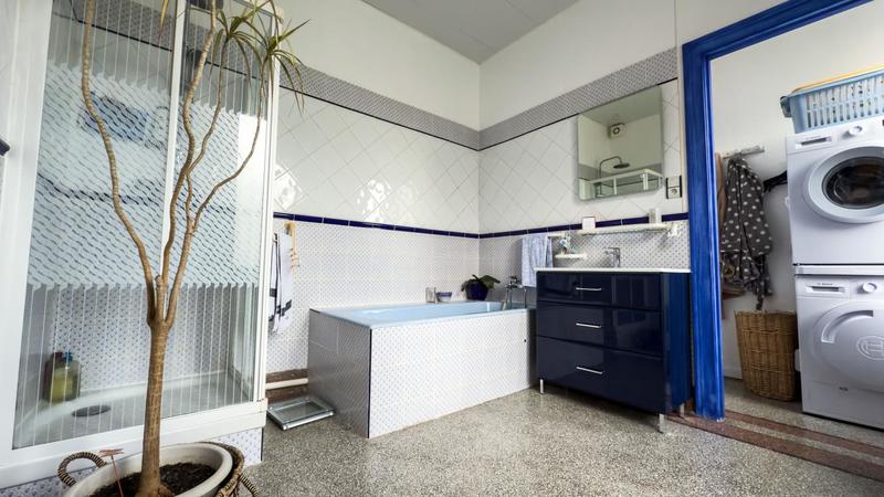 Maison - 220 m² - 7 pièces