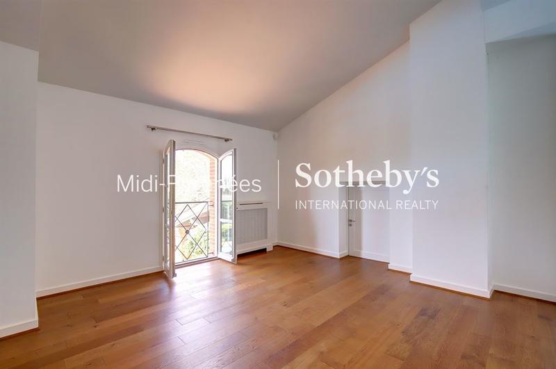 Maison - 300 m² - 10 pièces