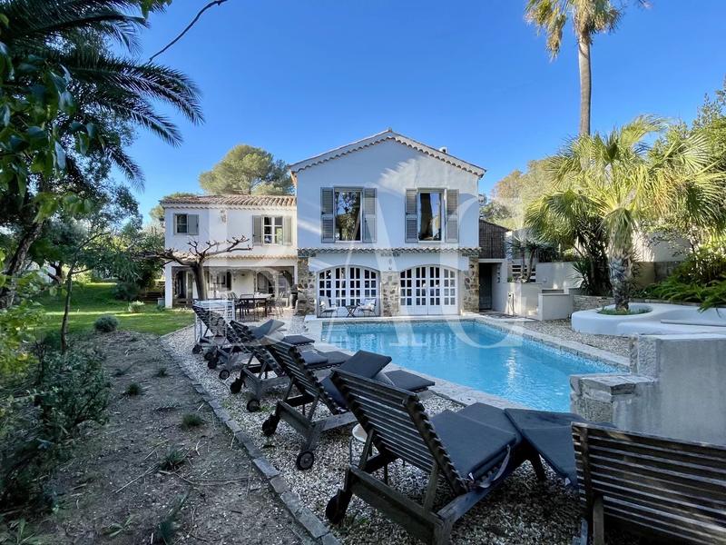 Villa - 273 m² - 12 pièces