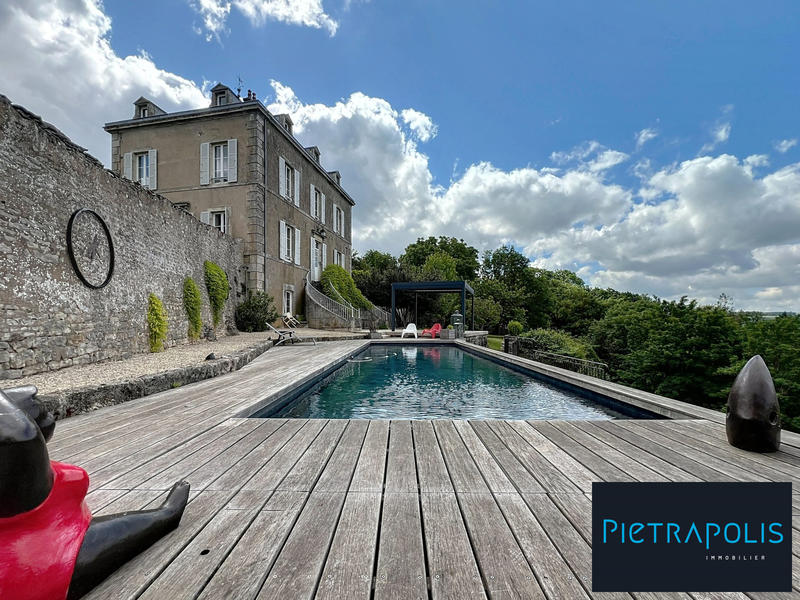 Maison - 196 m² - 7 pièces