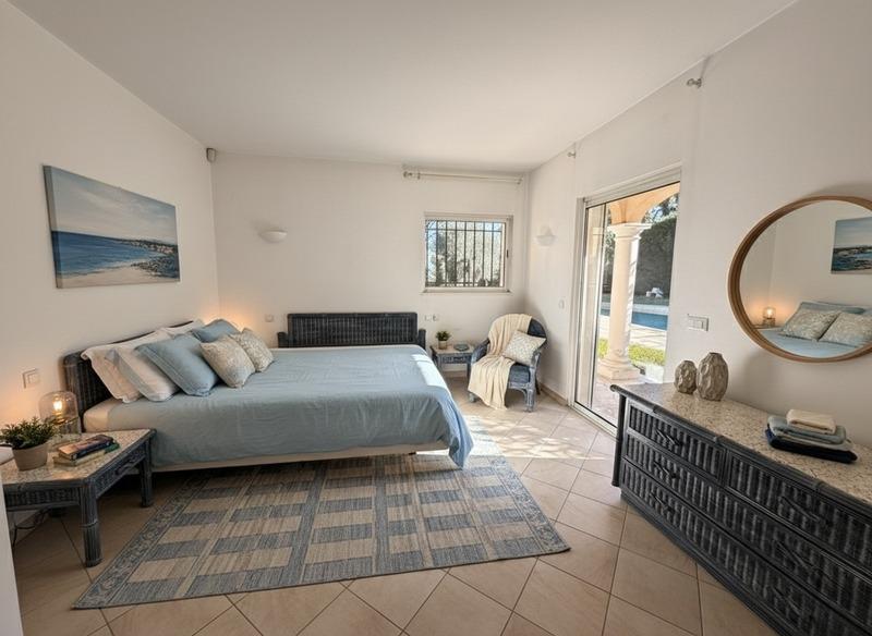 Villa - 300 m² - 6 pièces