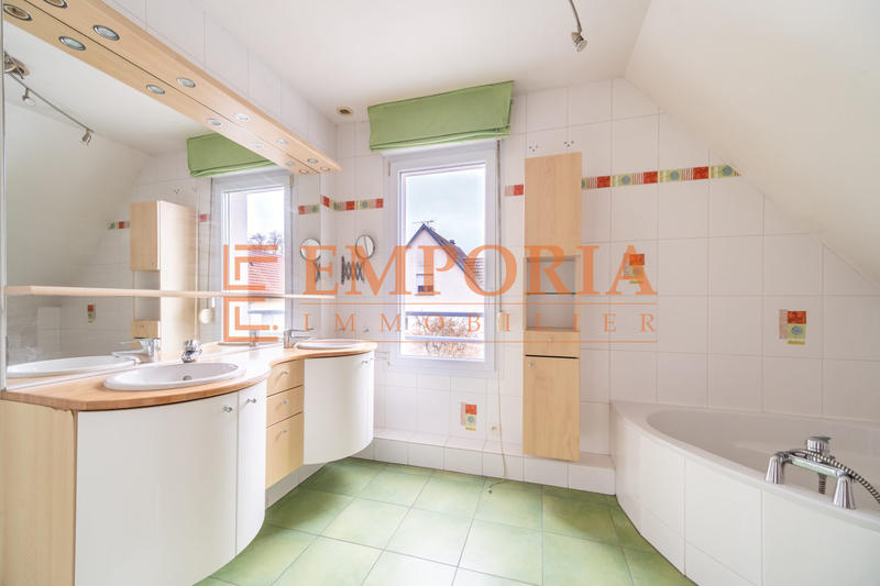 Maison - 105 m² - 6 pièces