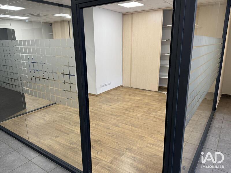 Bureau - 483 m²