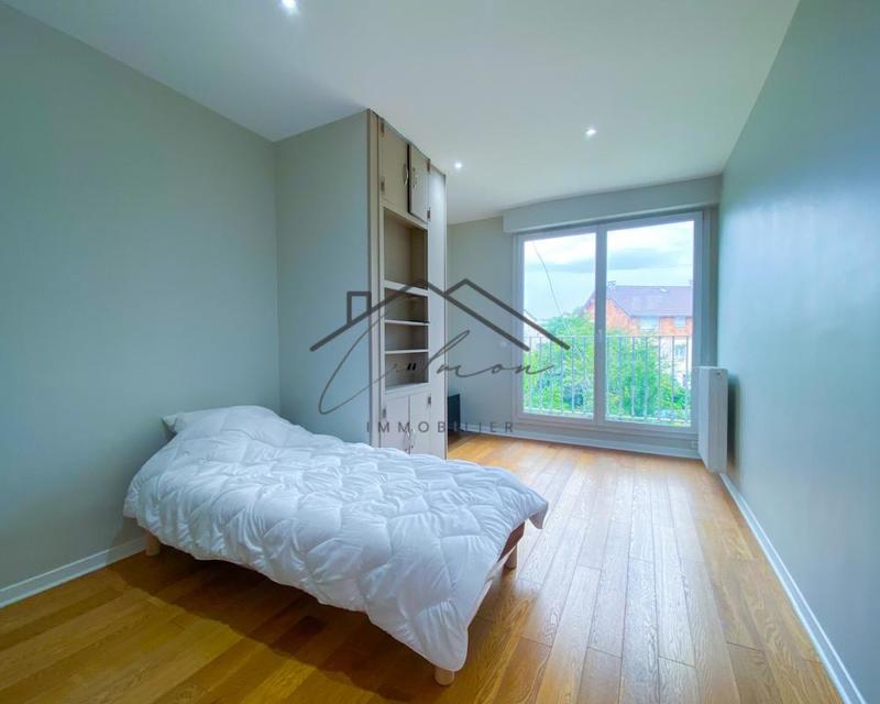 Maison - 250 m² - 7 pièces